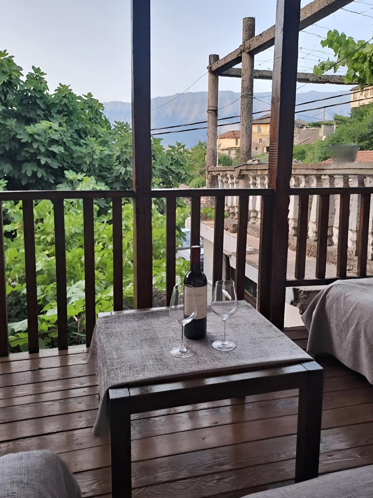 The Stone Arch Inn Гирокастра Экстерьер фото